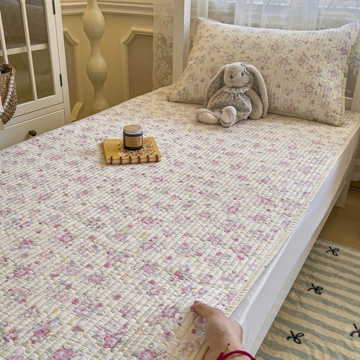 91家纺网 家纺一手货源 找家纺 舒居家纺 2025新款学生高温酵素砂洗双面全棉纯棉床盖 洛林--粉