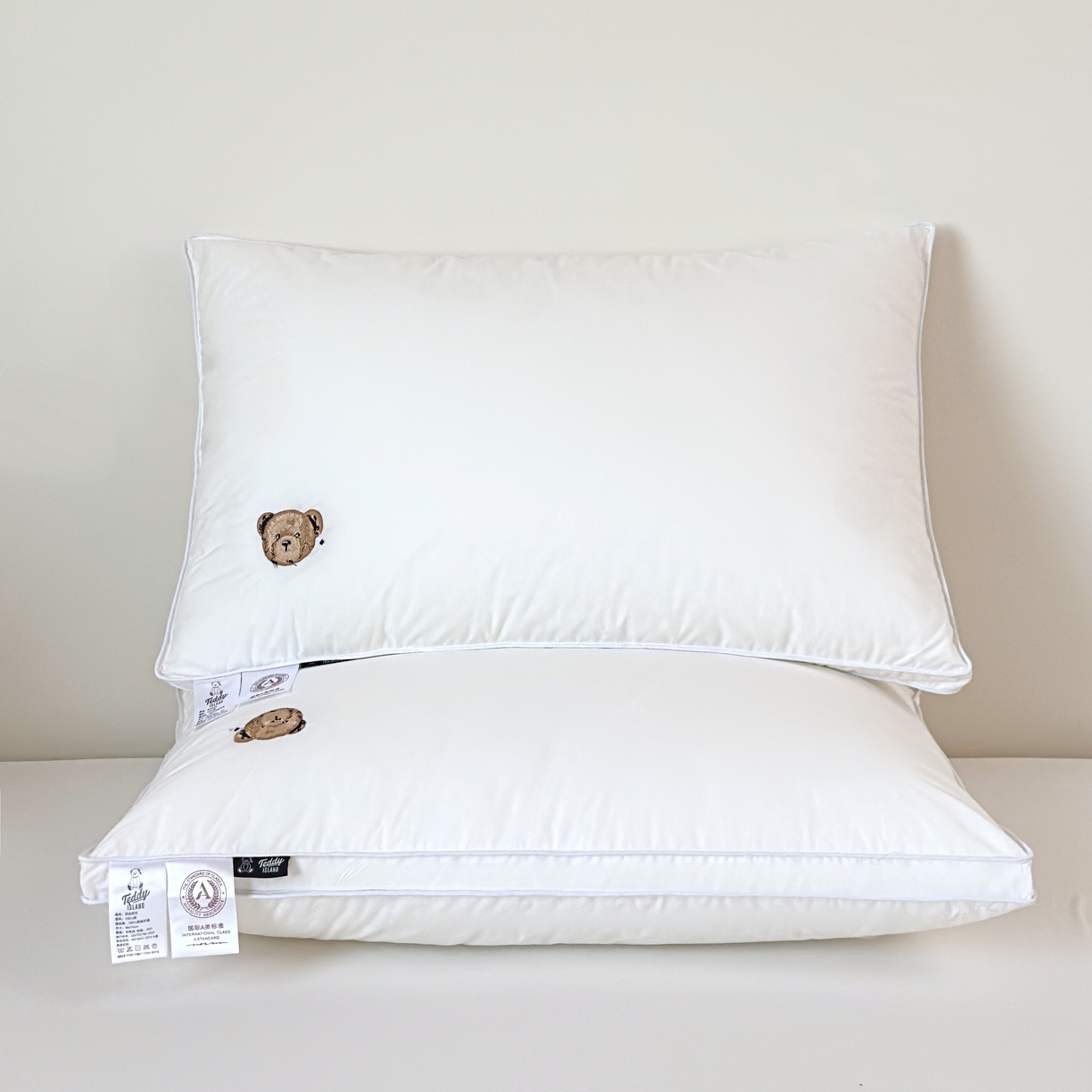 91家纺网 家纺一手货源 找家纺 泰迪爱兰Teddy  2026新款全棉立体压边款3D 大片羽丝绒 枕芯 低枕  650g