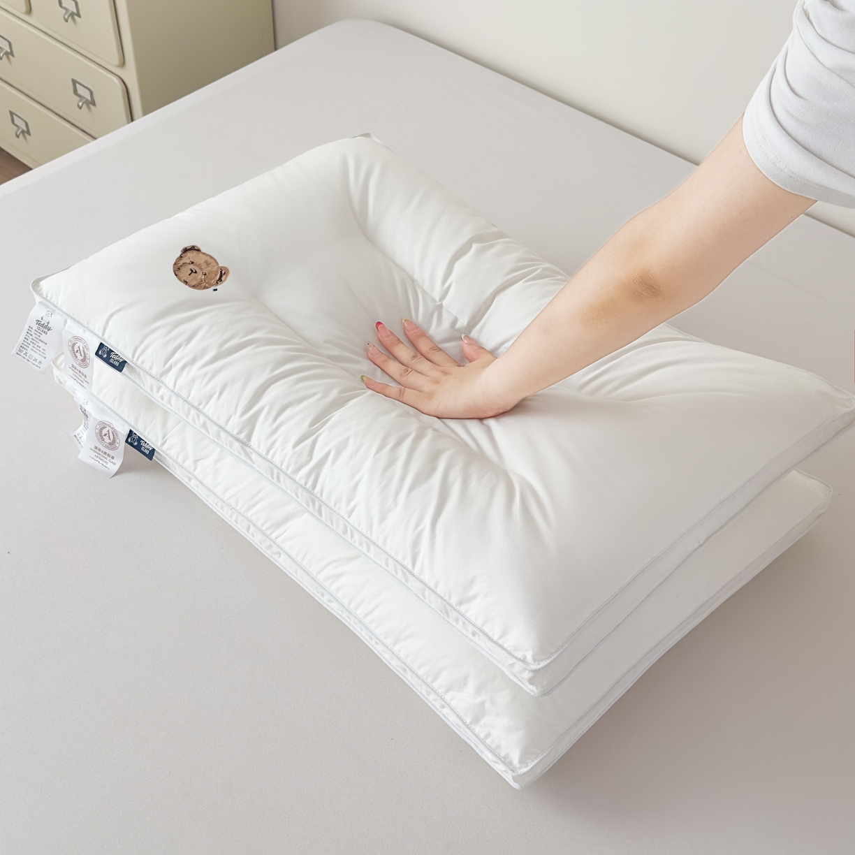 91家纺网 家纺一手货源 找家纺 泰迪爱兰Teddy  2026新款全棉立体压边款3D 大片羽丝绒 枕芯 中枕  750g