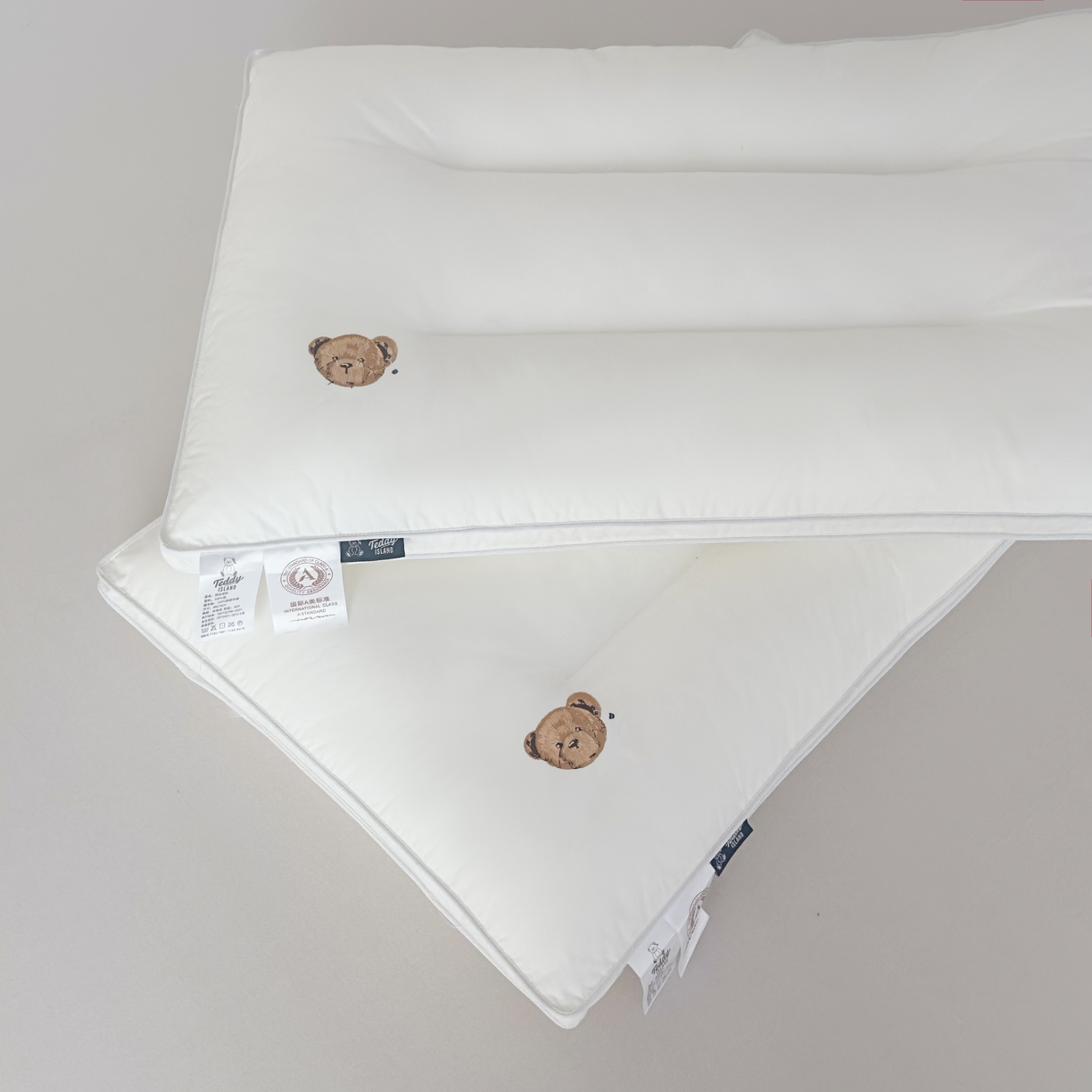 91家纺网 家纺一手货源 找家纺 泰迪爱兰Teddy  2026新款全棉立体压边款3D 大片羽丝绒 枕芯 中枕  750g