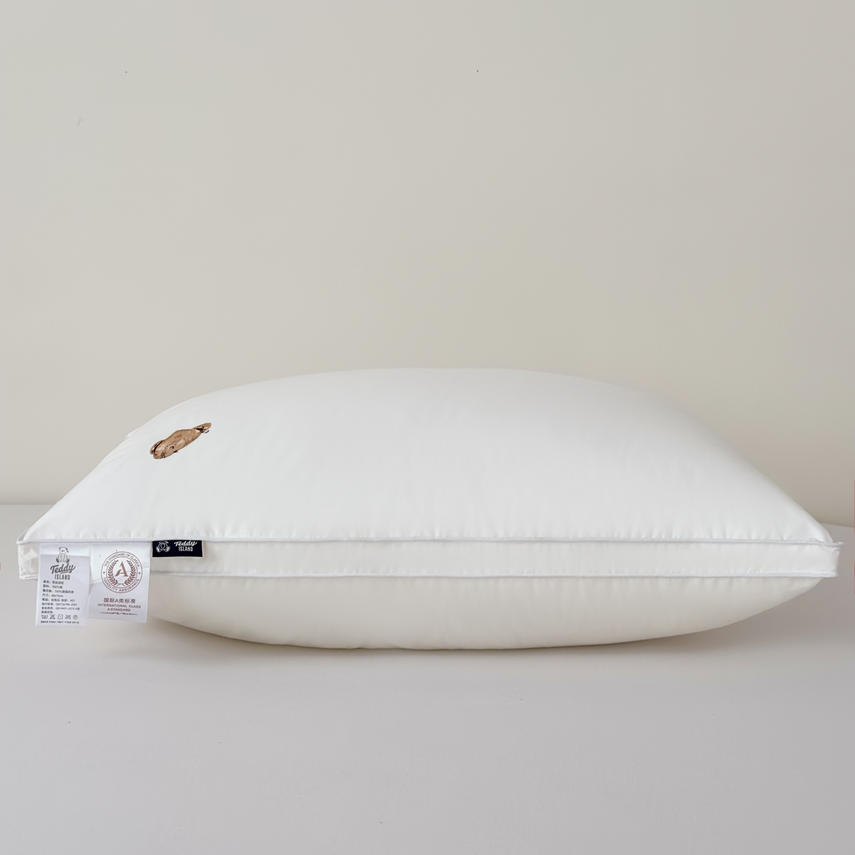 91家纺网 家纺一手货源 找家纺 泰迪爱兰Teddy  2026新款全棉立体压边款3D 大片羽丝绒 枕芯 高枕  850g