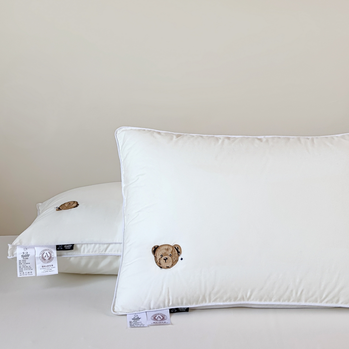 91家纺网 家纺一手货源 找家纺 泰迪爱兰Teddy  2026新款全棉立体压边款3D 大片羽丝绒 枕芯 高枕  850g