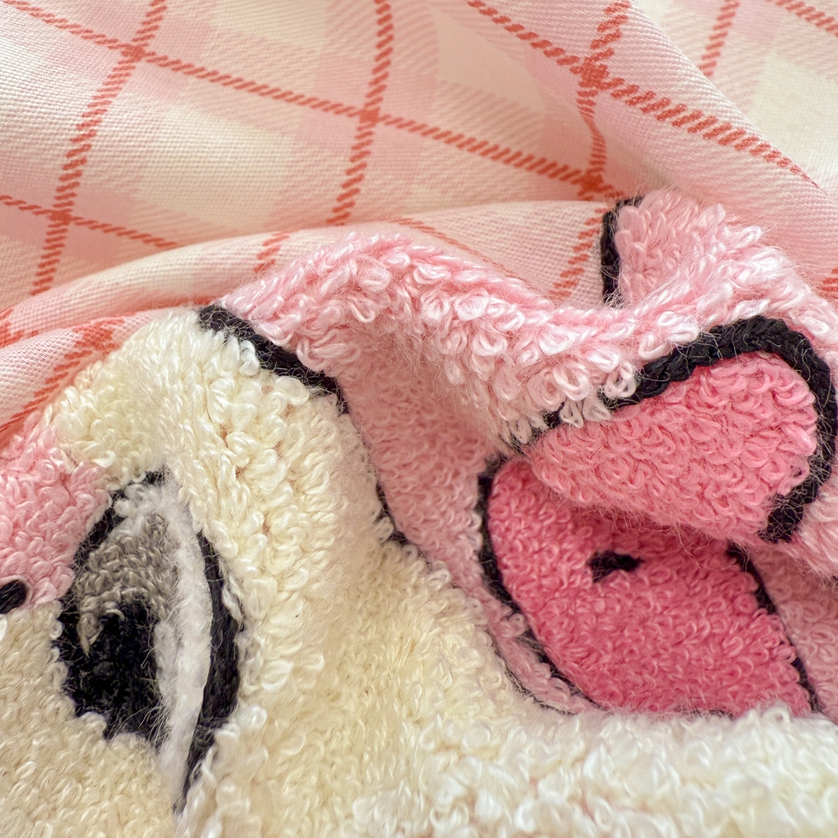 91家纺网 家纺一手货源 找家纺 （总）呗旺鹿 2025新款全棉大眼娃娃毛巾绣四件套