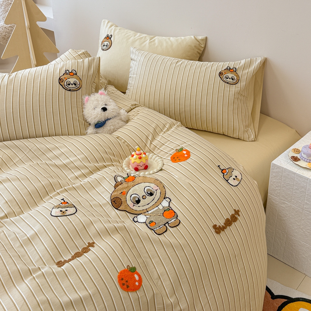 91家纺网 家纺一手货源 找家纺 呗旺鹿 2025新款全棉大眼娃娃毛巾绣四件套 卡皮巴拉大眼娃娃