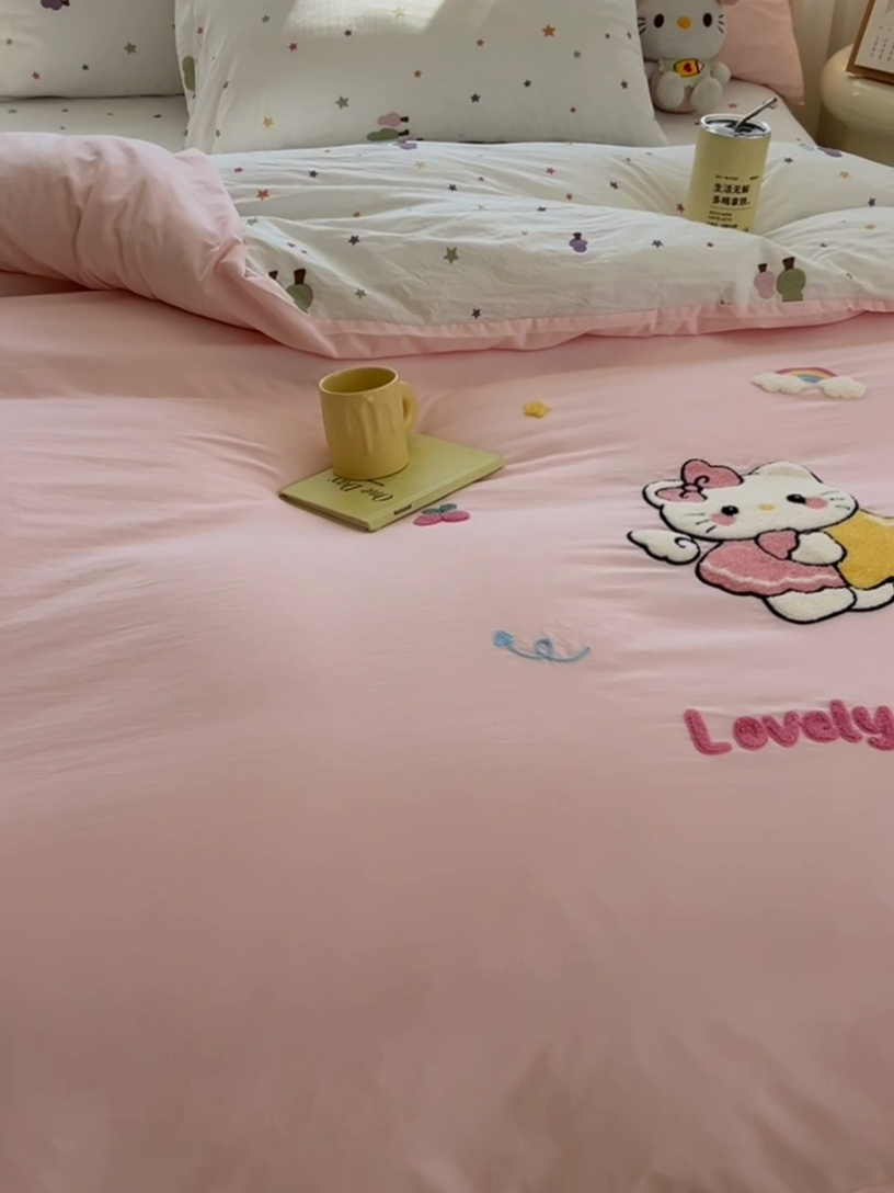 91家纺网 家纺一手货源 找家纺 罗亿家纺 2025新款110g高克重云朵棉直播热款毛巾绣四件套 星星粉kt