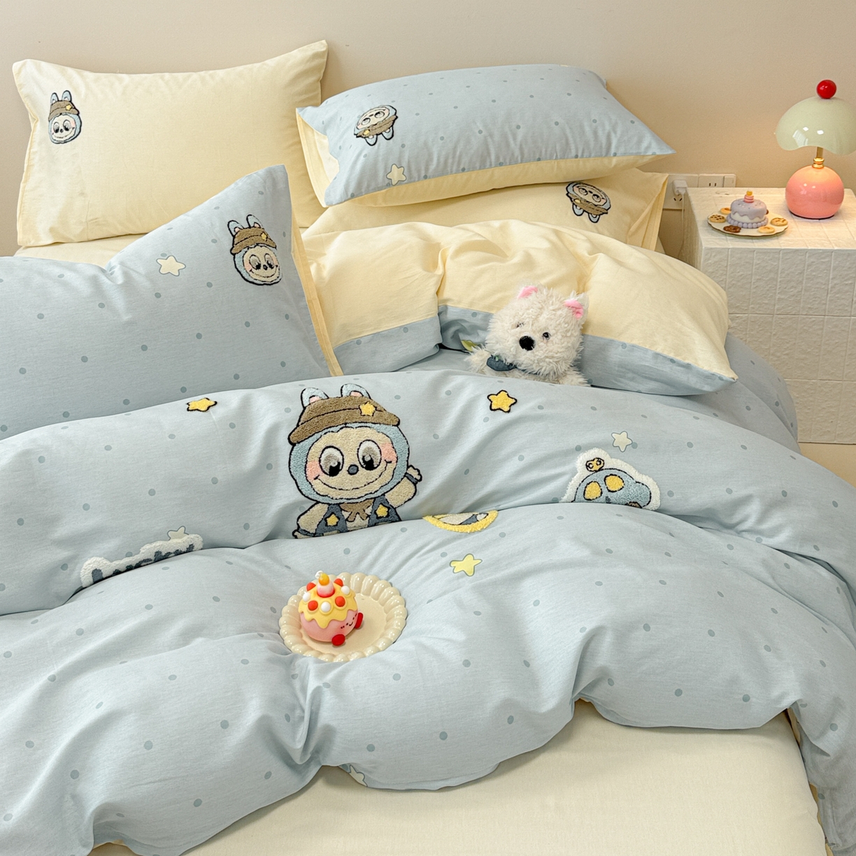 91家纺网 家纺一手货源 找家纺 呗旺鹿 2025新款全棉大眼娃娃毛巾绣四件套 小汽车大眼娃娃