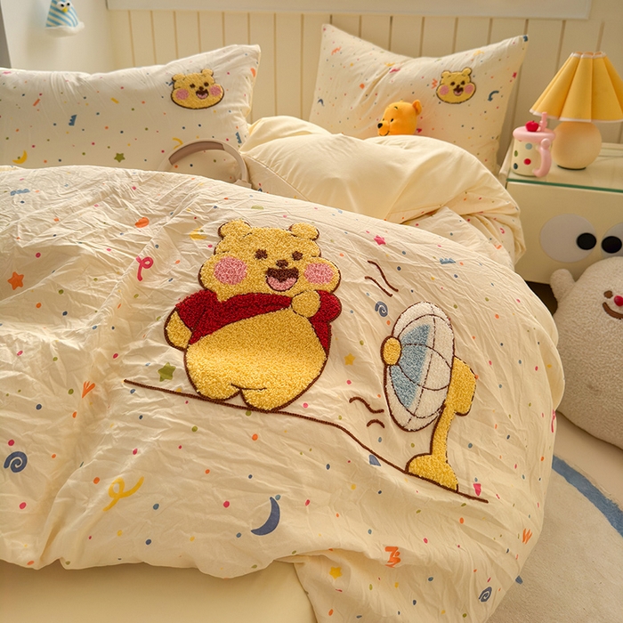 91家纺网 家纺一手货源 找家纺 罗亿家纺 2025新款110g高克重云朵棉直播热款毛巾绣四件套 夏日小熊