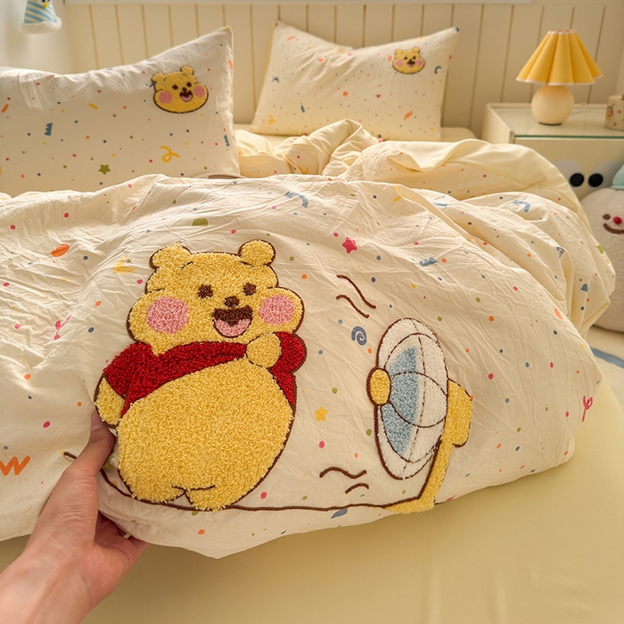 91家纺网 家纺一手货源 找家纺 罗亿家纺 2025新款110g高克重云朵棉直播热款毛巾绣四件套 夏日小熊