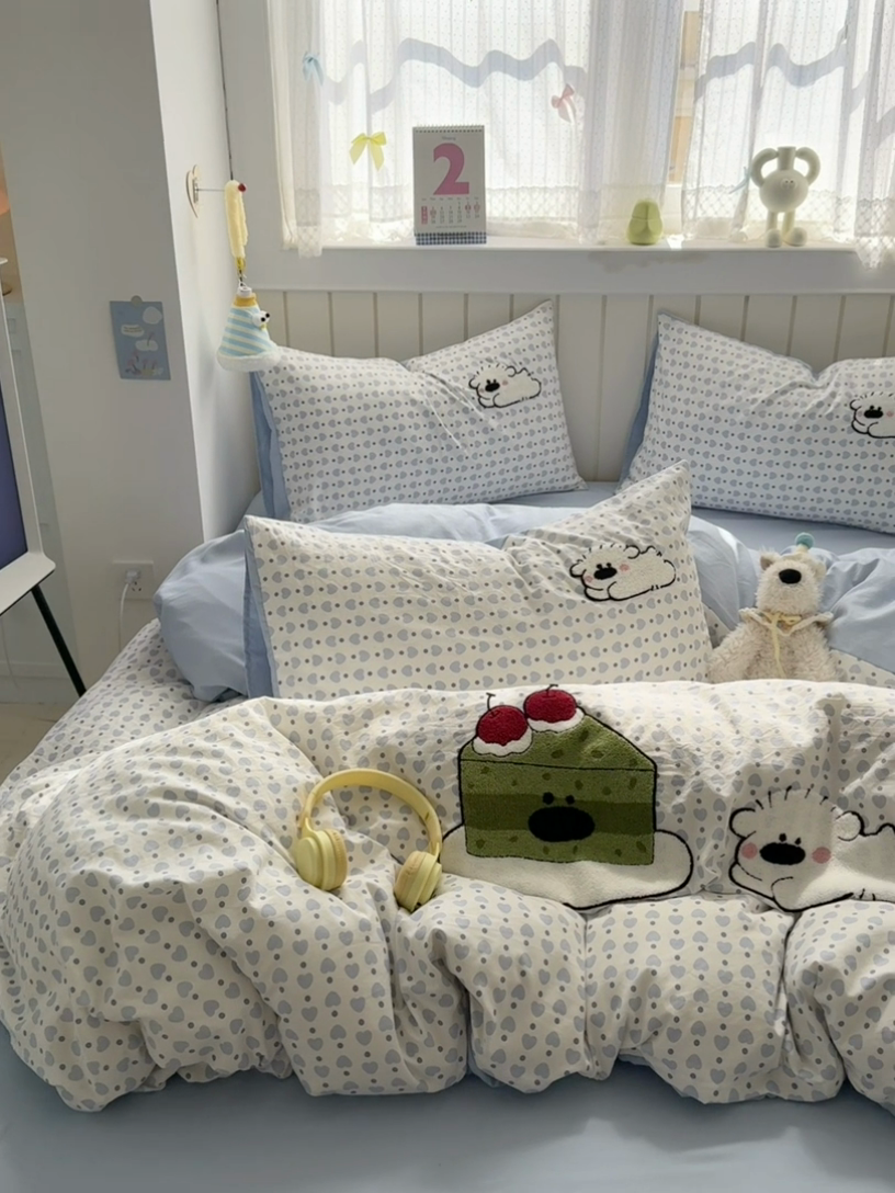 91家纺网 家纺一手货源 找家纺 罗亿家纺 2025新款110g高克重云朵棉直播热款毛巾绣四件套 抹茶蛋糕狗