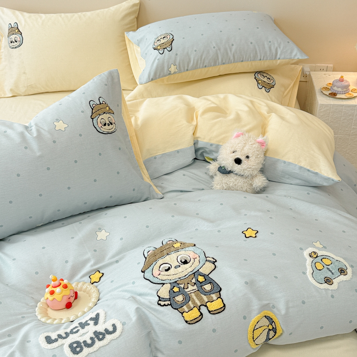 91家纺网 家纺一手货源 找家纺 呗旺鹿 2025新款全棉大眼娃娃毛巾绣四件套 小汽车大眼娃娃