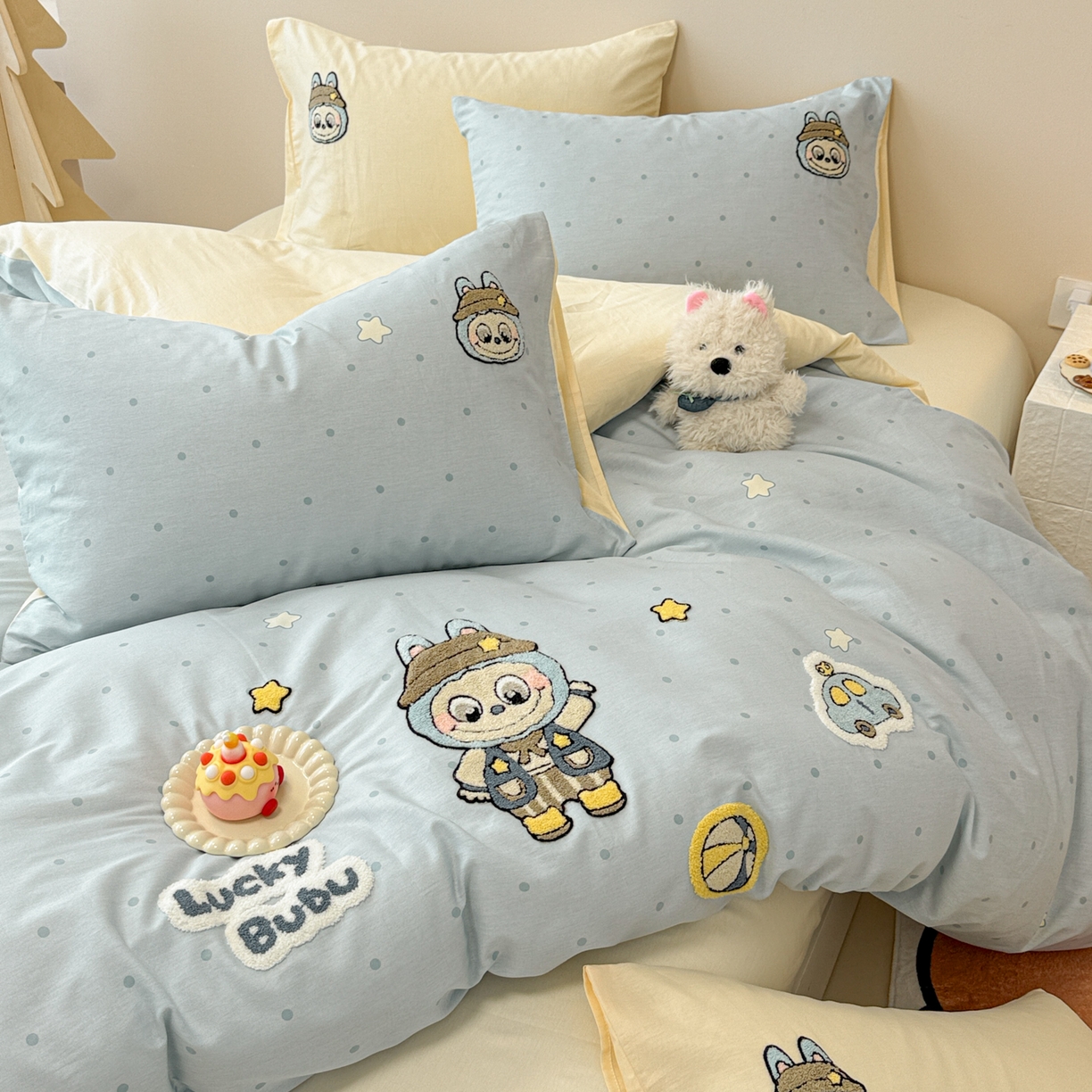 91家纺网 家纺一手货源 找家纺 呗旺鹿 2025新款全棉大眼娃娃毛巾绣四件套 小汽车大眼娃娃