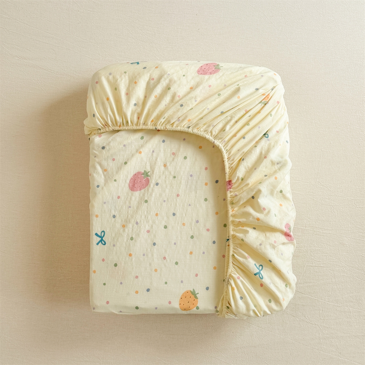 91家纺网 家纺一手货源 找家纺 多品家纺 2025新款超柔云感双层纱水洗棉单品床笠 五彩草莓