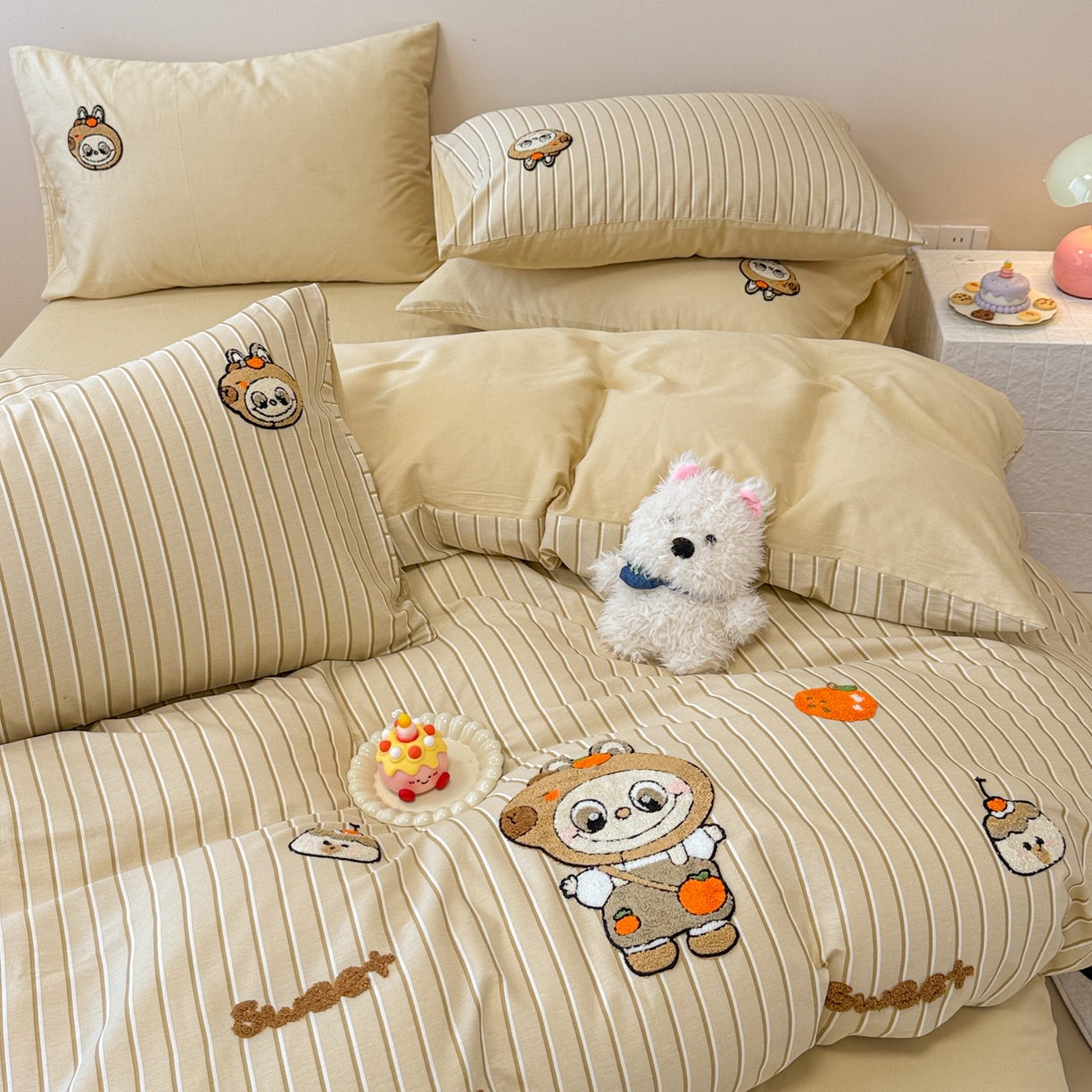 91家纺网 家纺一手货源 找家纺 呗旺鹿 2025新款全棉大眼娃娃毛巾绣四件套 卡皮巴拉大眼娃娃