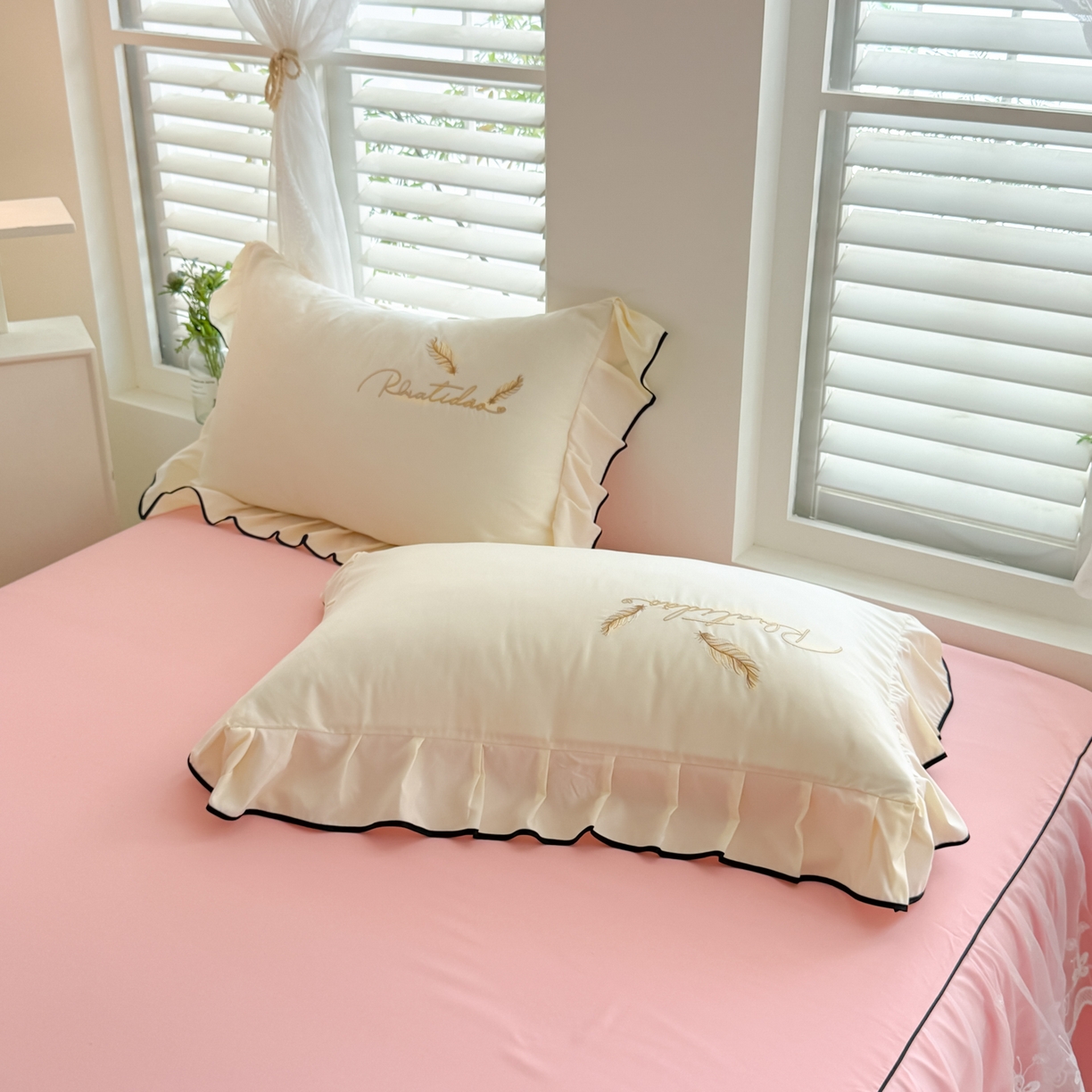 91家纺网 家纺一手货源 找家纺 柔享家（原芷澜家纺） 2025新款水洗棉磨毛系列四件套-恩格斯 米黄+粉玉