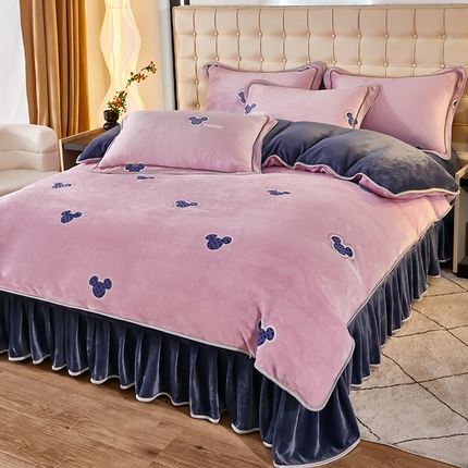 91家纺网 家纺一手货源 找家纺 栩裕 2025新款7斤重牛奶金貂绒印花牛奶绒四件套 童心粉