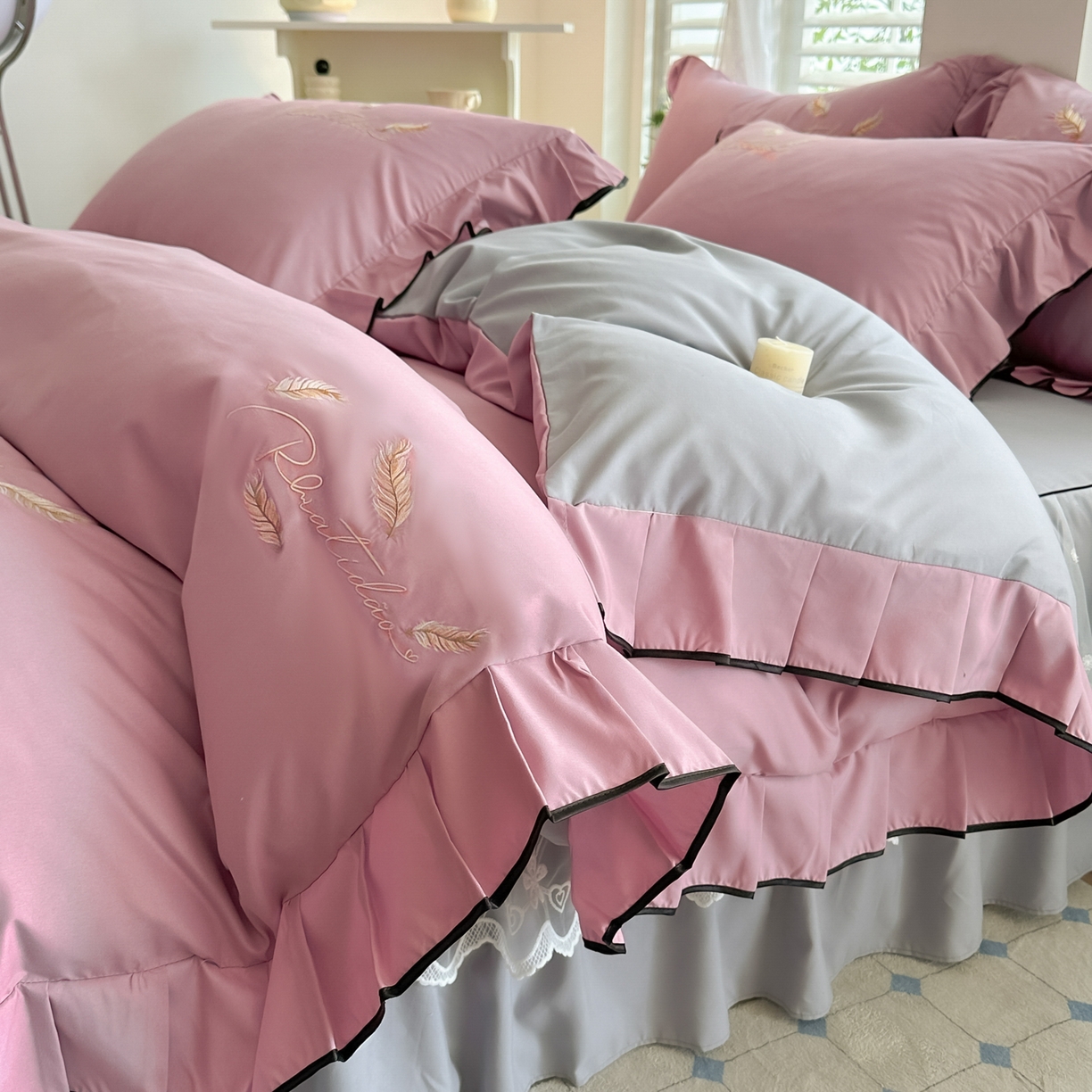 91家纺网 家纺一手货源 找家纺 柔享家（原芷澜家纺） 2025新款水洗棉磨毛系列四件套-恩格斯 豆沙+浅灰