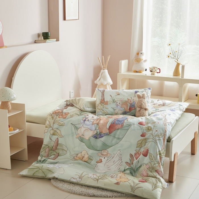 91家纺网 家纺一手货源 找家纺 荷马之梦 2025新款梦境系列—全棉40s数码印花原创手绘大版定位儿童幼儿园套件 葡萄河畔