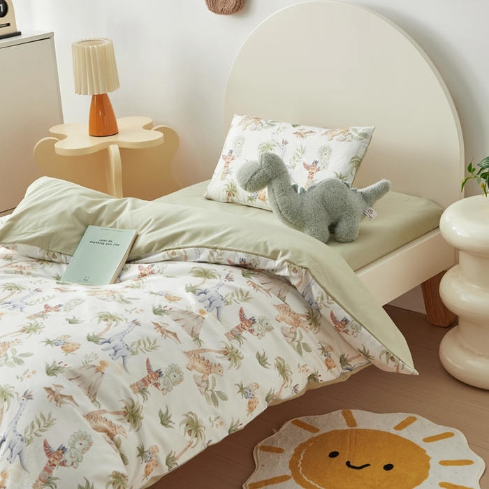 91家纺网 家纺一手货源 找家纺 荷马之梦 2025新款梦境系列—全棉40s数码印花原创手绘小版儿童幼儿园套件 恐龙之家