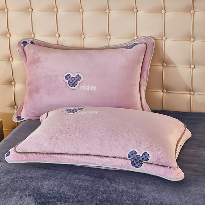 91家纺网 家纺一手货源 找家纺 栩裕 2025新款7斤重牛奶金貂绒印花牛奶绒四件套 童心粉