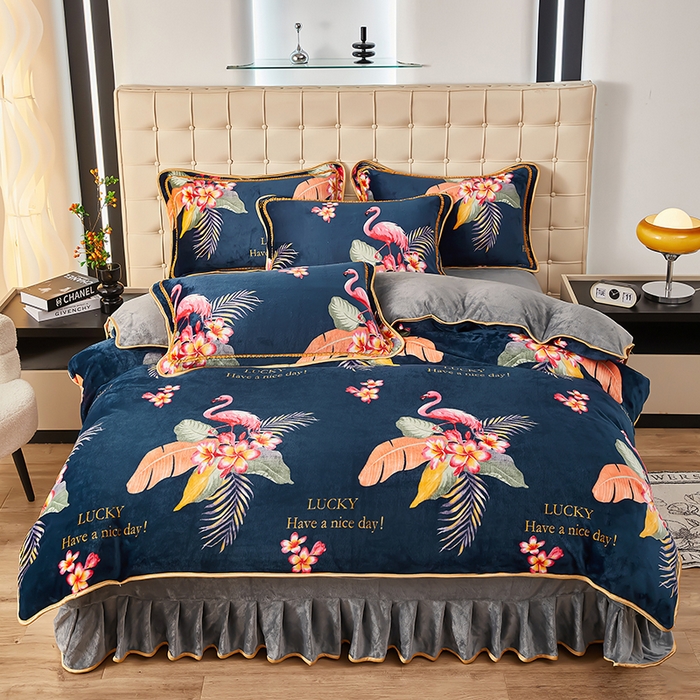 91家纺网 家纺一手货源 找家纺 栩裕 2025新款7斤重牛奶金貂绒印花牛奶绒四件套 火烈鸟