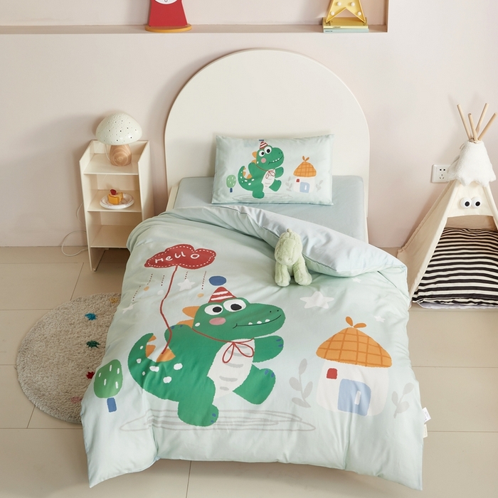 91家纺网 家纺一手货源 找家纺 荷马之梦 2025新款童画系列—A类全棉40s数码印花原创大版卡通幼儿园套件 恐龙之家