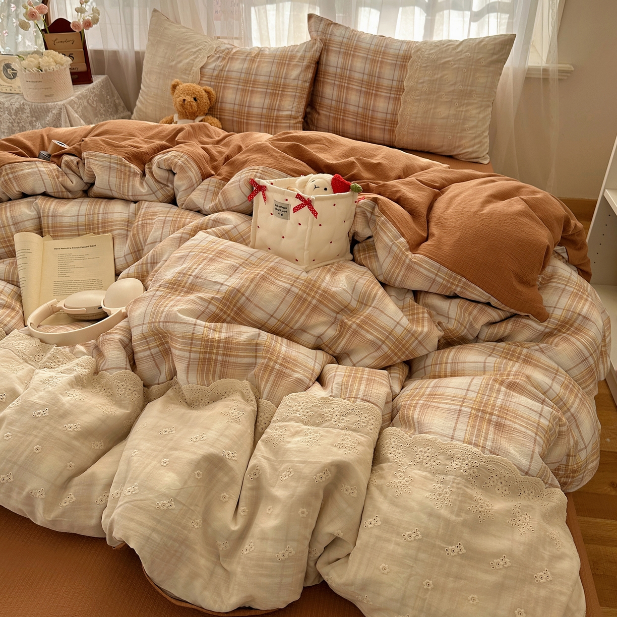 91家纺网 家纺一手货源 找家纺 顾里家纺 2025新款韩系ins复古蕾丝格纹套件四件套 安吉小姐