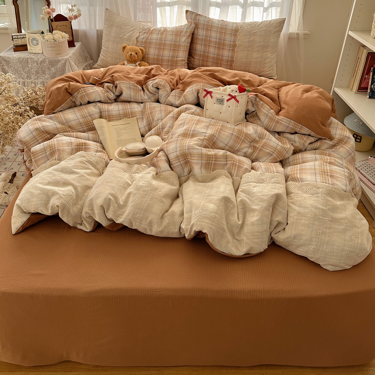 91家纺网 家纺一手货源 找家纺 顾里家纺 2025新款韩系ins复古蕾丝格纹套件四件套 安吉小姐