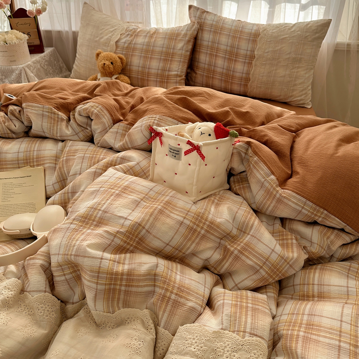 91家纺网 家纺一手货源 找家纺 顾里家纺 2025新款韩系ins复古蕾丝格纹套件四件套 安吉小姐