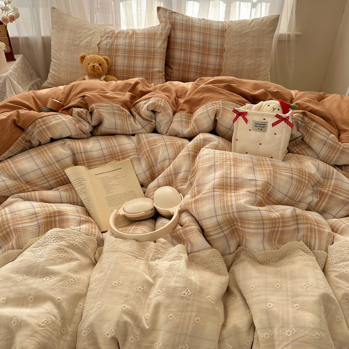 91家纺网 家纺一手货源 找家纺 顾里家纺 2025新款韩系ins复古蕾丝格纹套件四件套 安吉小姐