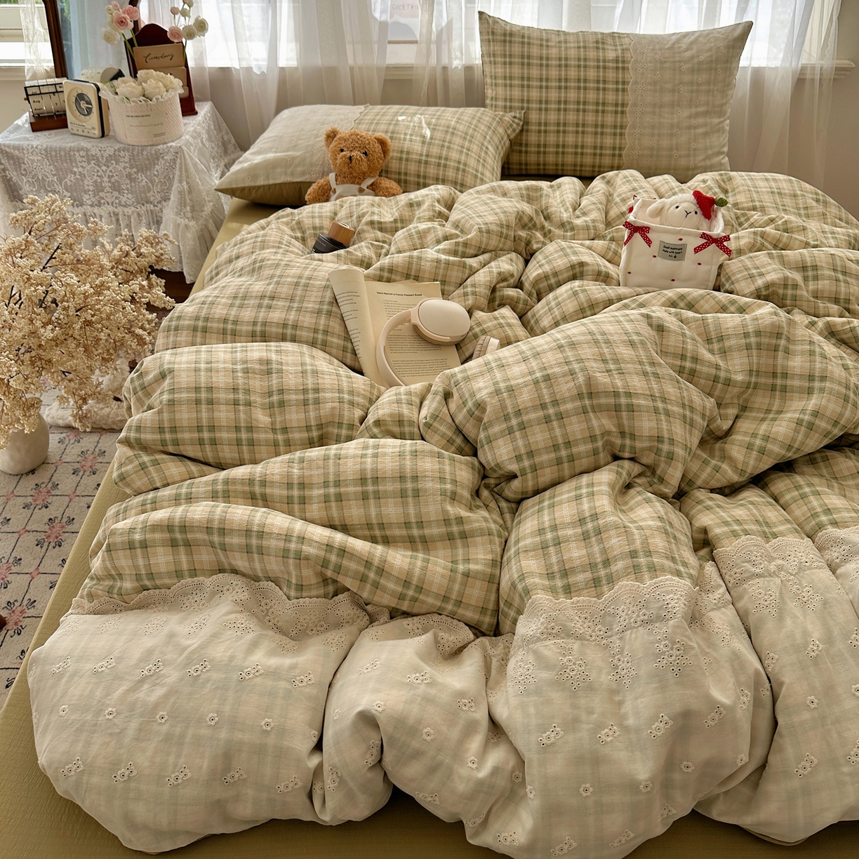 91家纺网 家纺一手货源 找家纺 顾里家纺 2025新款韩系ins复古蕾丝格纹套件四件套 浅草奶盖