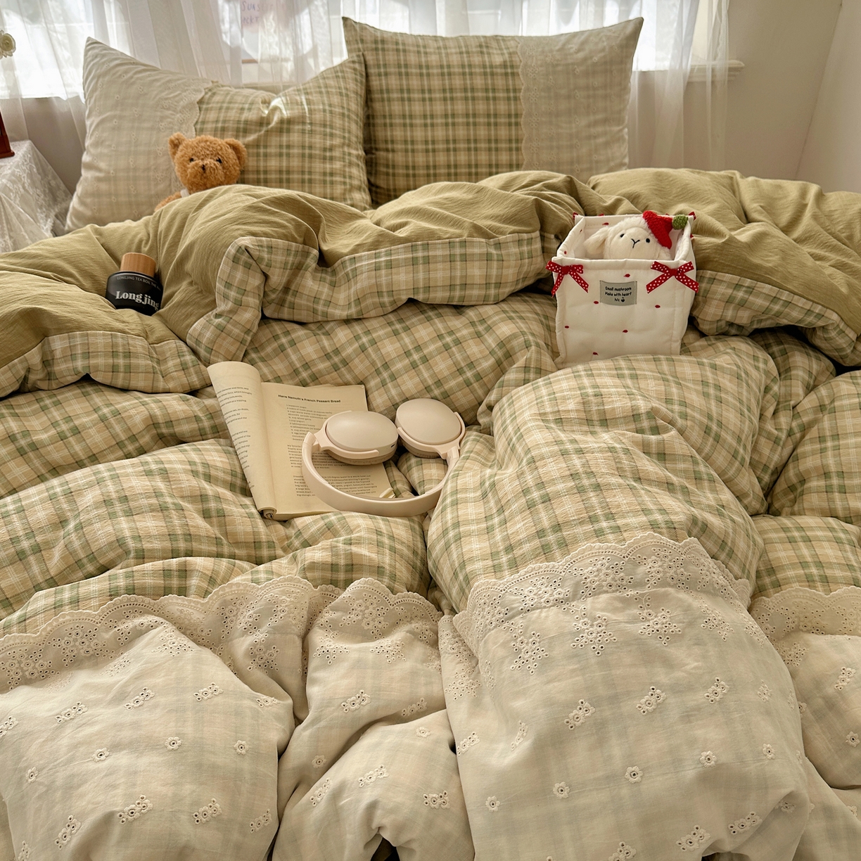 91家纺网 家纺一手货源 找家纺 顾里家纺 2025新款韩系ins复古蕾丝格纹套件四件套 浅草奶盖