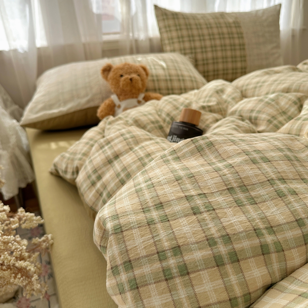 91家纺网 家纺一手货源 找家纺 顾里家纺 2025新款韩系ins复古蕾丝格纹套件四件套 浅草奶盖