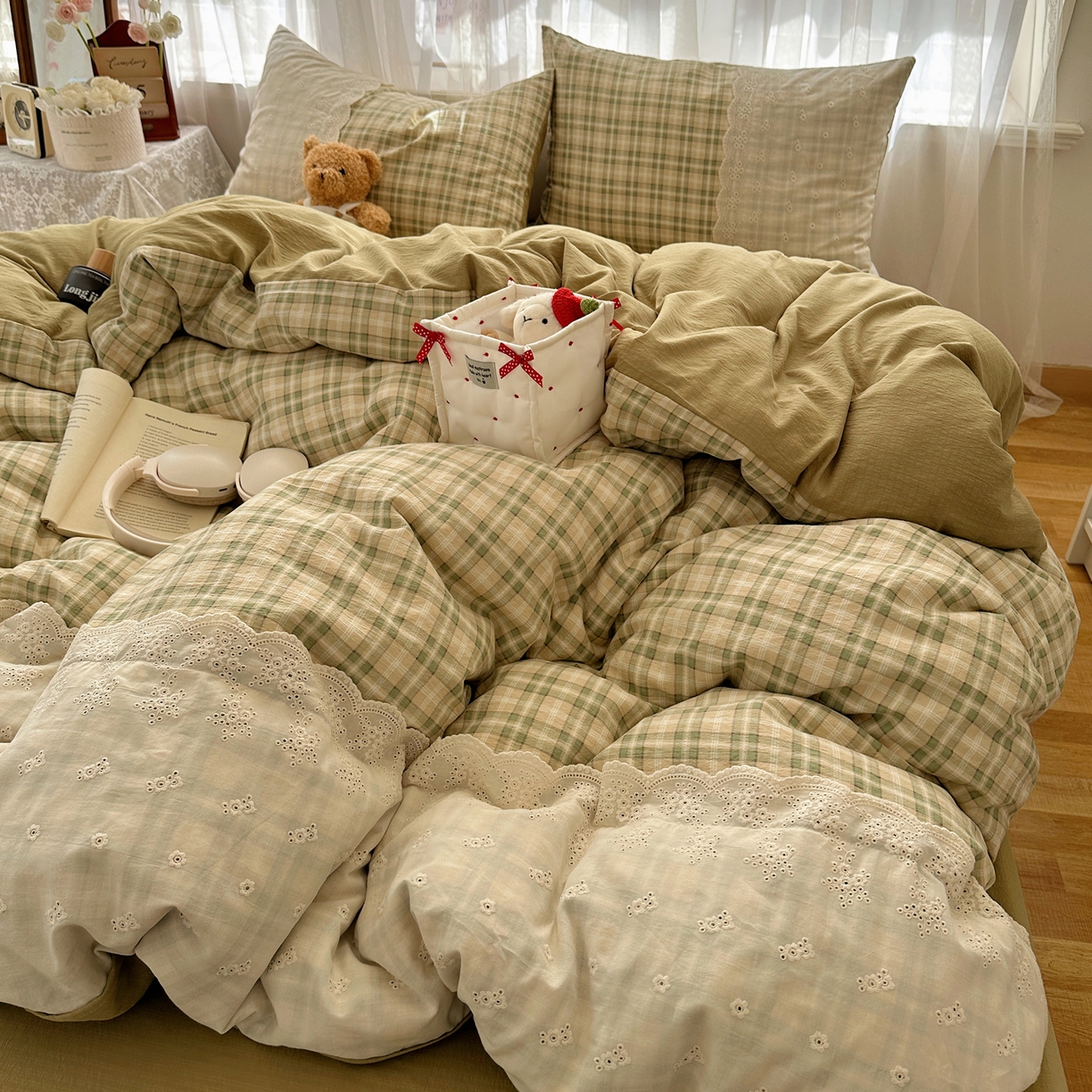 91家纺网 家纺一手货源 找家纺 顾里家纺 2025新款韩系ins复古蕾丝格纹套件四件套 浅草奶盖