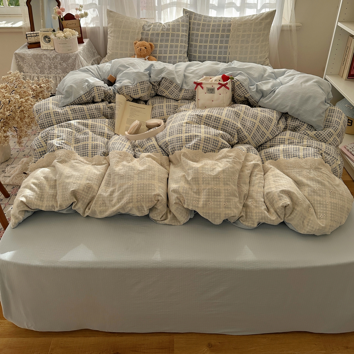 91家纺网 家纺一手货源 找家纺 顾里家纺 2025新款韩系ins复古蕾丝格纹套件四件套 甜昔美梦