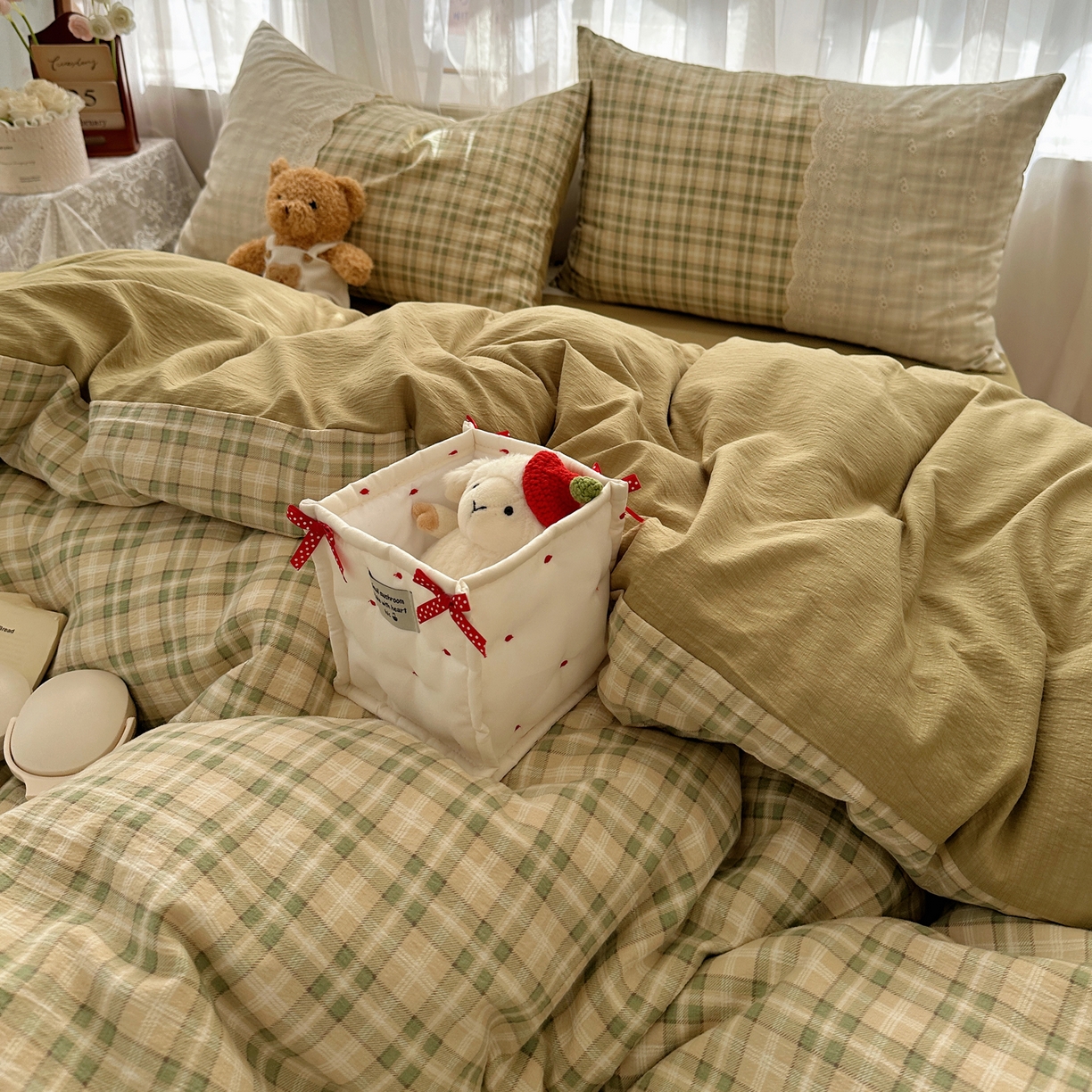 91家纺网 家纺一手货源 找家纺 顾里家纺 2025新款韩系ins复古蕾丝格纹套件四件套 浅草奶盖