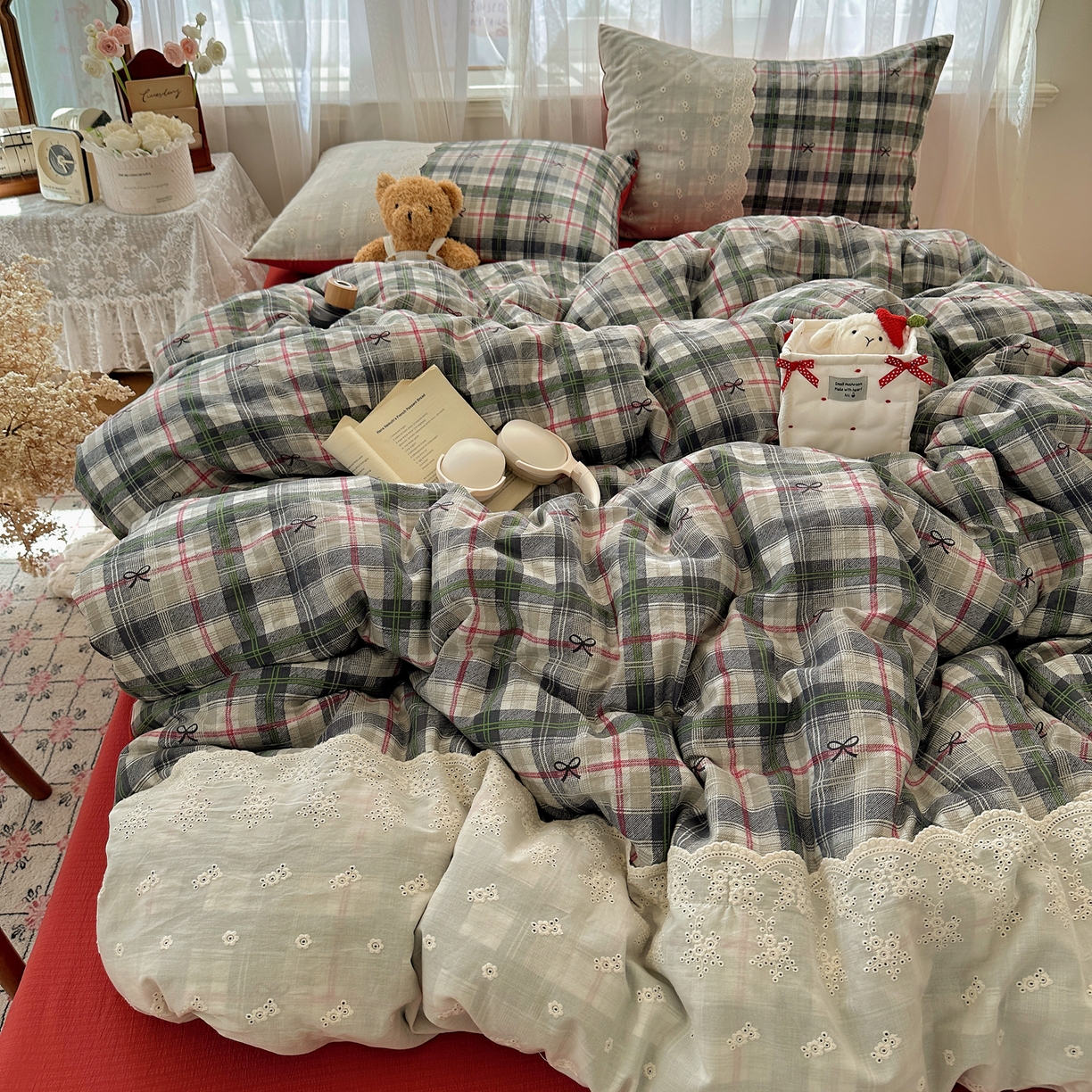 91家纺网 家纺一手货源 找家纺 顾里家纺 2025新款韩系ins复古蕾丝格纹套件四件套 红莓糖霜