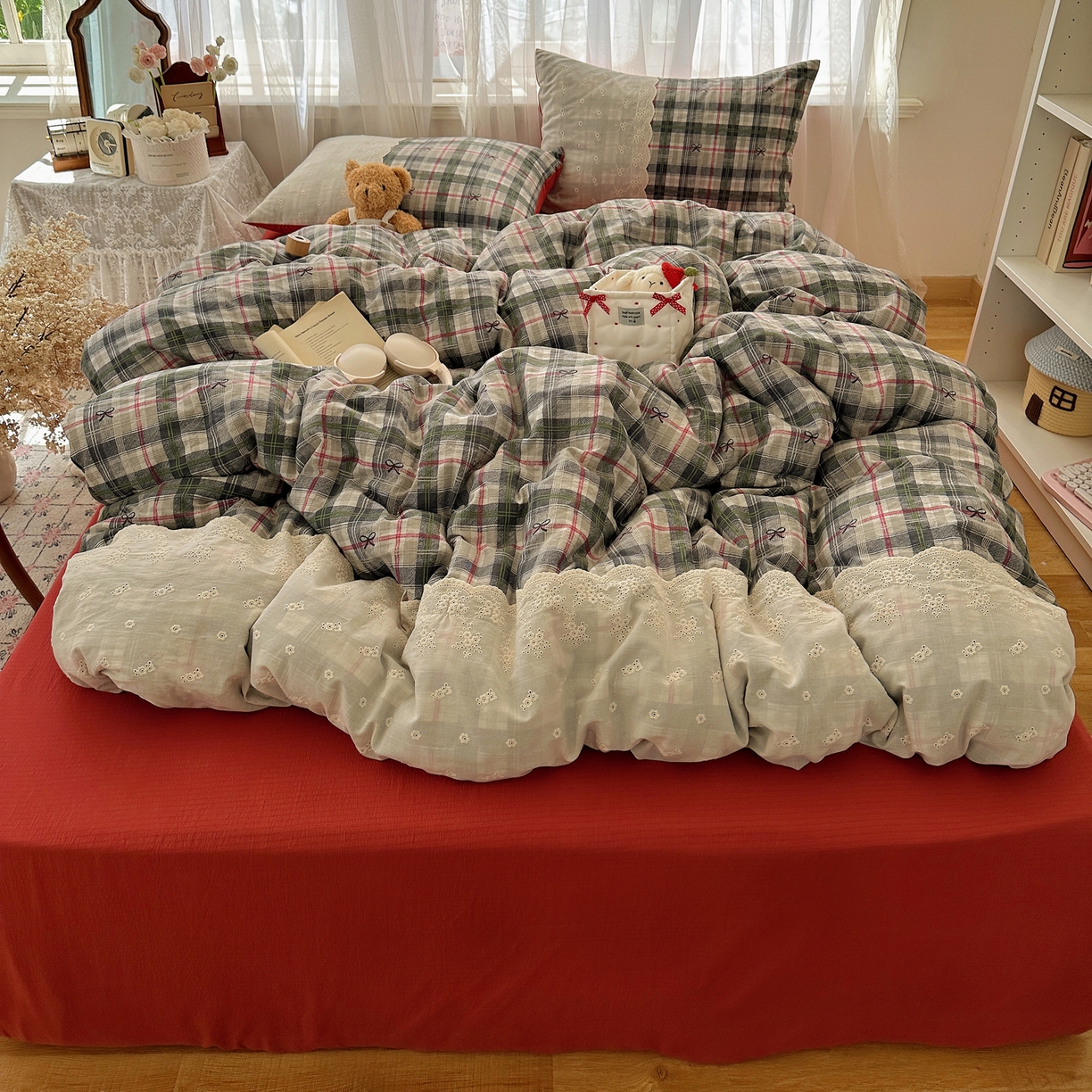 91家纺网 家纺一手货源 找家纺 顾里家纺 2025新款韩系ins复古蕾丝格纹套件四件套 红莓糖霜