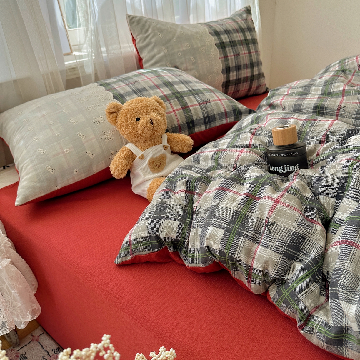 91家纺网 家纺一手货源 找家纺 顾里家纺 2025新款韩系ins复古蕾丝格纹套件四件套 红莓糖霜