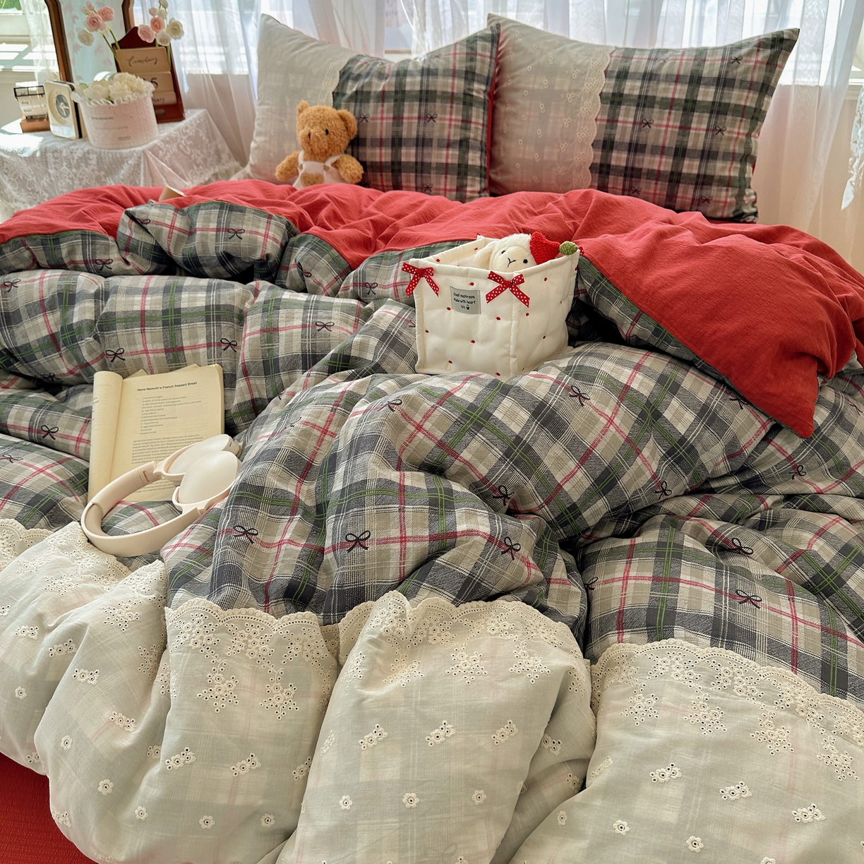 91家纺网 家纺一手货源 找家纺 顾里家纺 2025新款韩系ins复古蕾丝格纹套件四件套 红莓糖霜