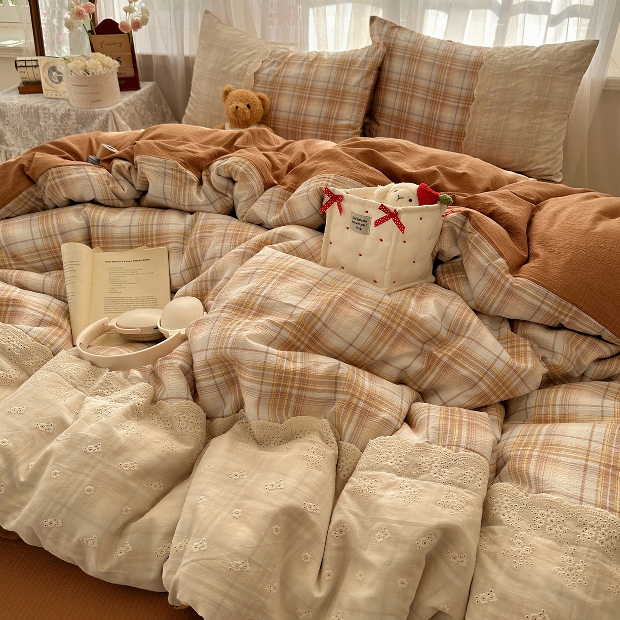 91家纺网 家纺一手货源 找家纺 顾里家纺 2025新款韩系ins复古蕾丝格纹套件四件套 安吉小姐