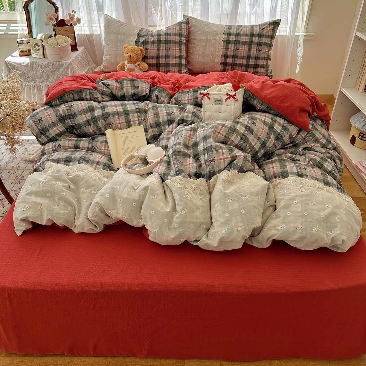 91家纺网 家纺一手货源 找家纺 顾里家纺 2025新款韩系ins复古蕾丝格纹套件四件套 红莓糖霜