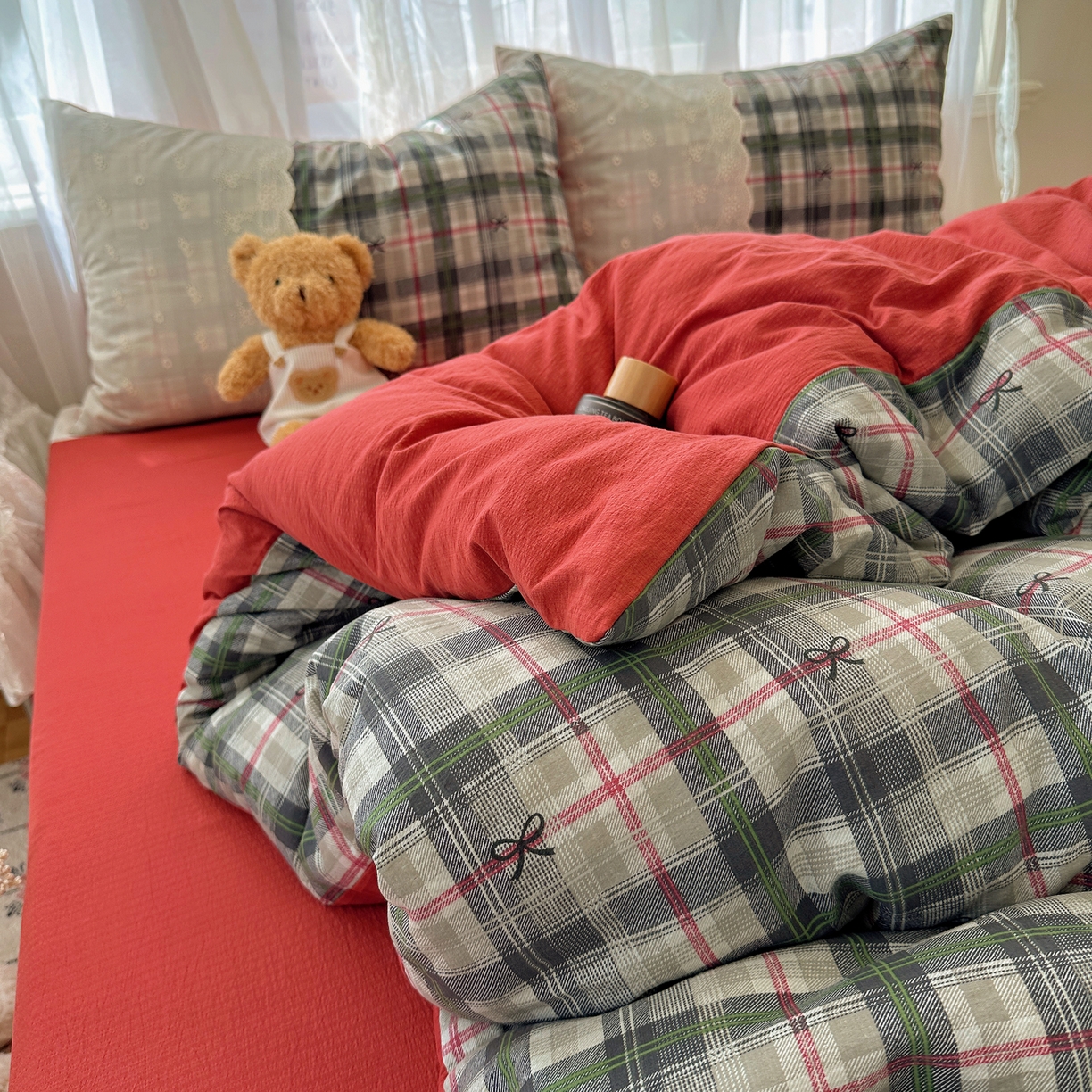 91家纺网 家纺一手货源 找家纺 顾里家纺 2025新款韩系ins复古蕾丝格纹套件四件套 红莓糖霜