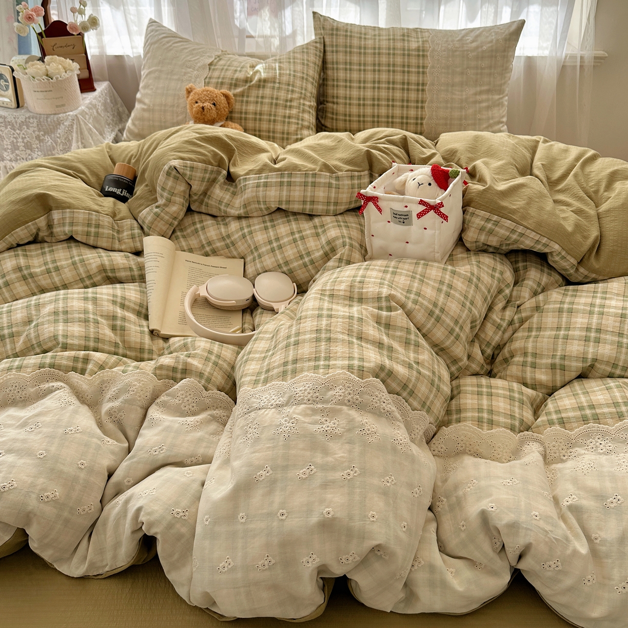 91家纺网 家纺一手货源 找家纺 顾里家纺 2025新款韩系ins复古蕾丝格纹套件四件套 浅草奶盖