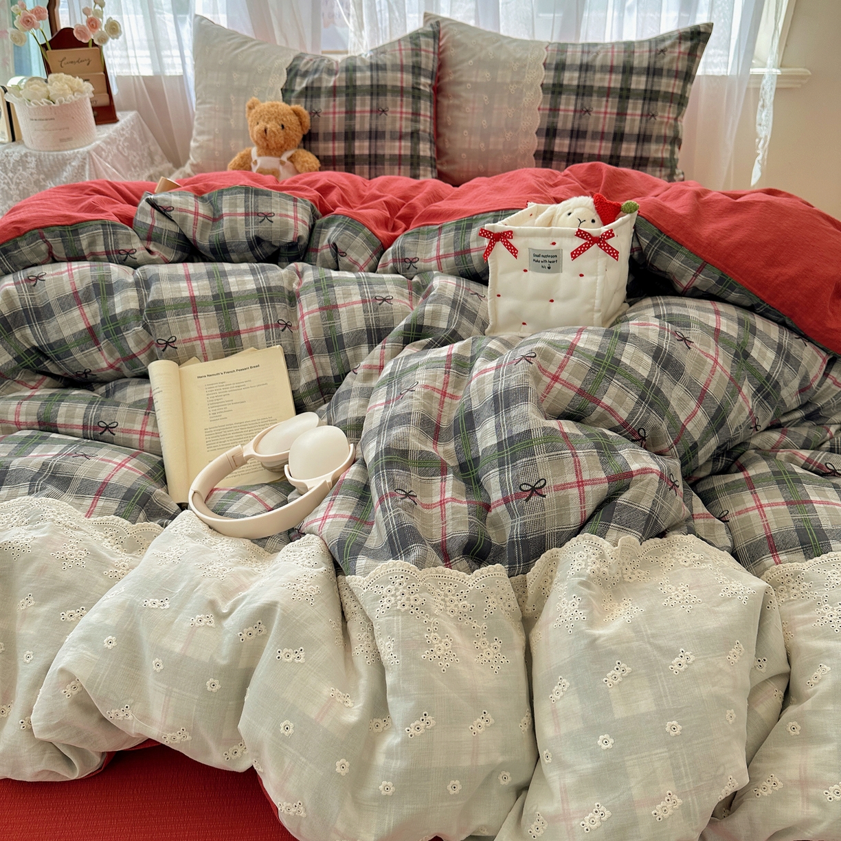 91家纺网 家纺一手货源 找家纺 顾里家纺 2025新款韩系ins复古蕾丝格纹套件四件套 红莓糖霜