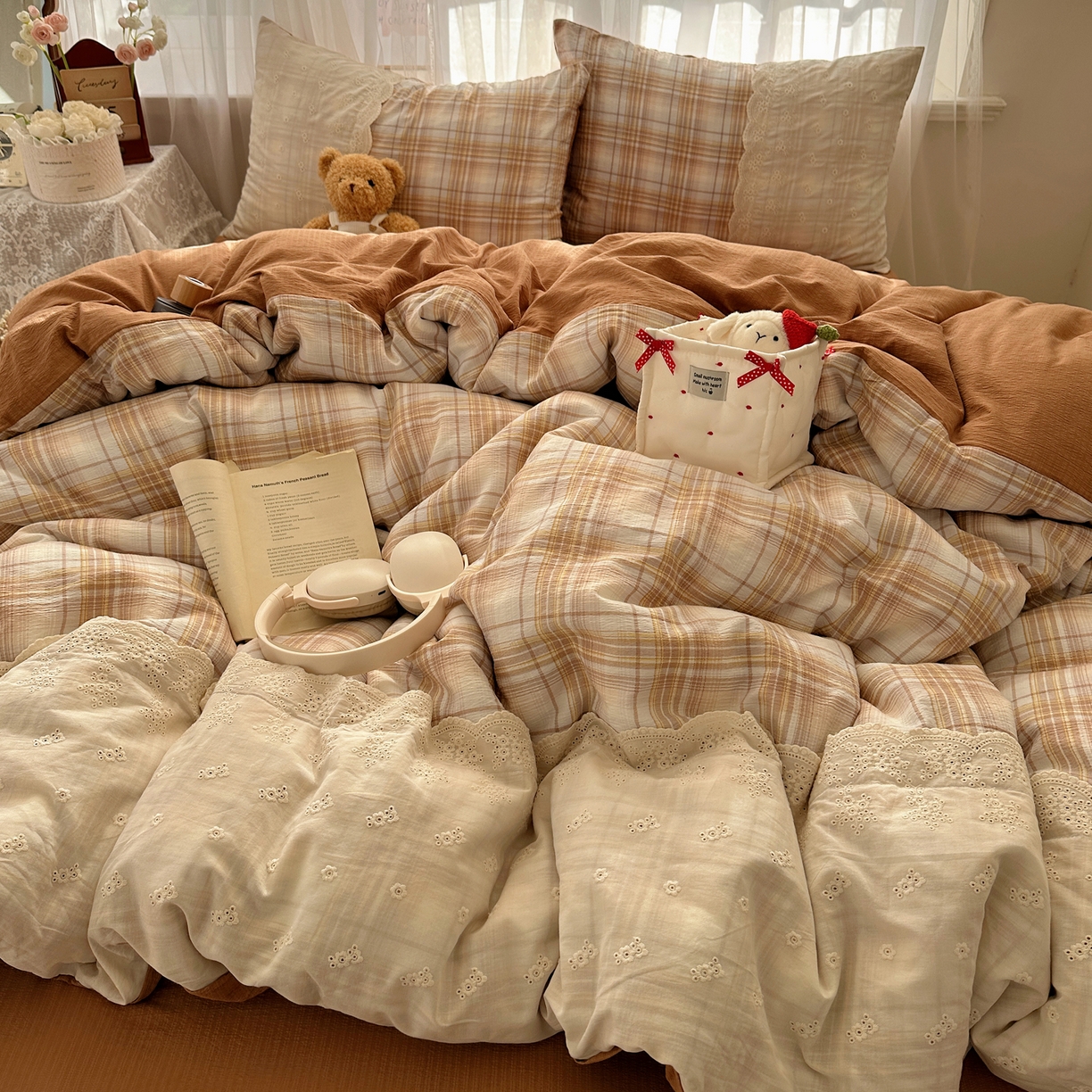 91家纺网 家纺一手货源 找家纺 顾里家纺 2025新款韩系ins复古蕾丝格纹套件四件套 安吉小姐