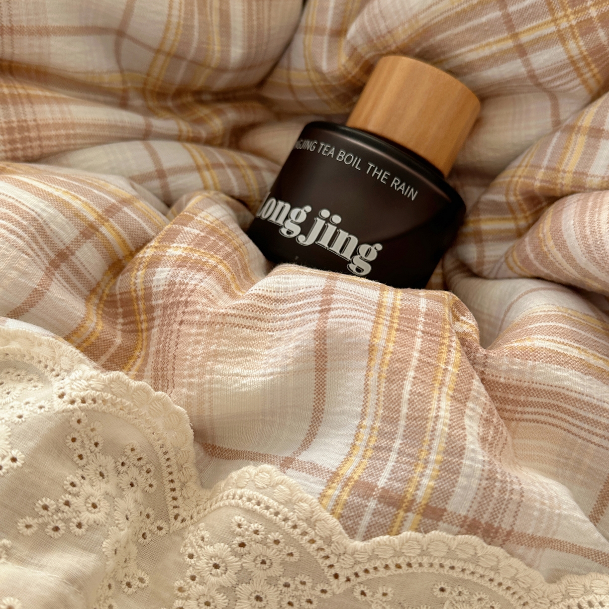 91家纺网 家纺一手货源 找家纺 顾里家纺 2025新款韩系ins复古蕾丝格纹套件四件套 安吉小姐