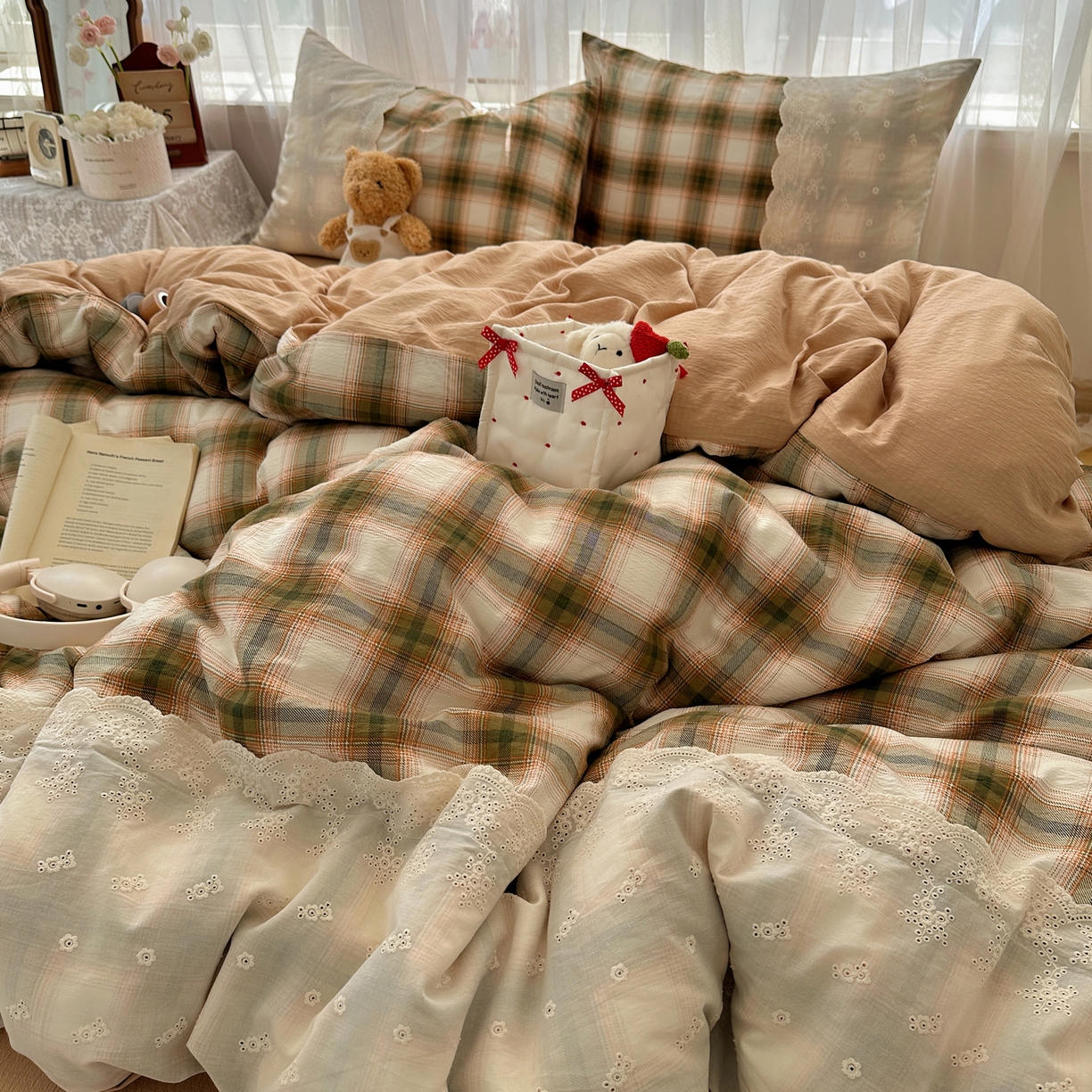 91家纺网 家纺一手货源 找家纺 顾里家纺 2025新款韩系ins复古蕾丝格纹套件四件套 梅果松饼