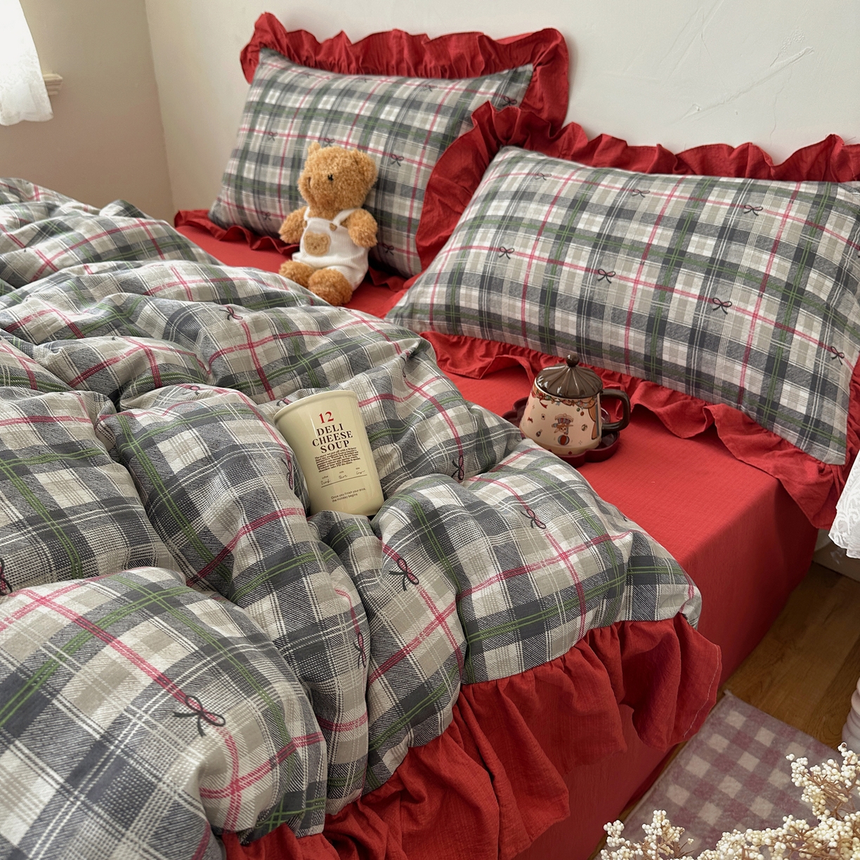 91家纺网 家纺一手货源 找家纺 顾里家纺 2025新款韩系ins复古大花边格纹套件四件套 红莓糖霜