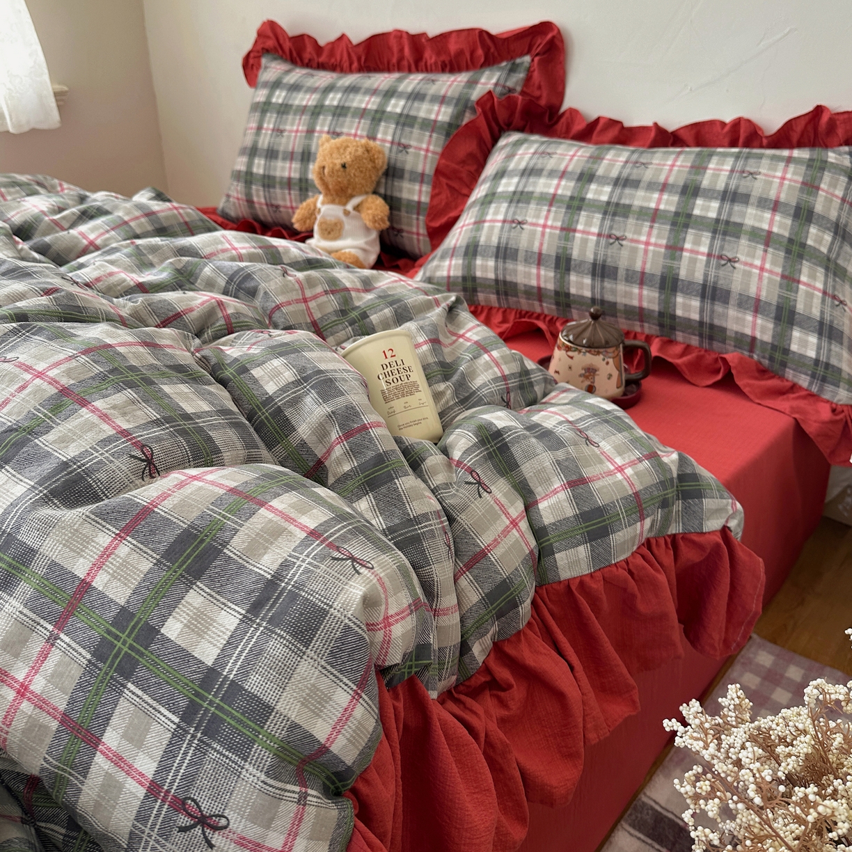 91家纺网 家纺一手货源 找家纺 顾里家纺 2025新款韩系ins复古大花边格纹套件四件套 红莓糖霜