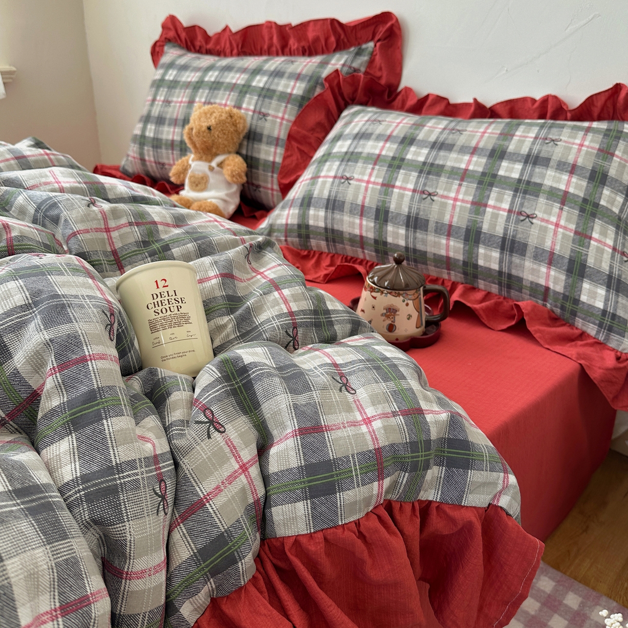 91家纺网 家纺一手货源 找家纺 顾里家纺 2025新款韩系ins复古大花边格纹套件四件套 红莓糖霜